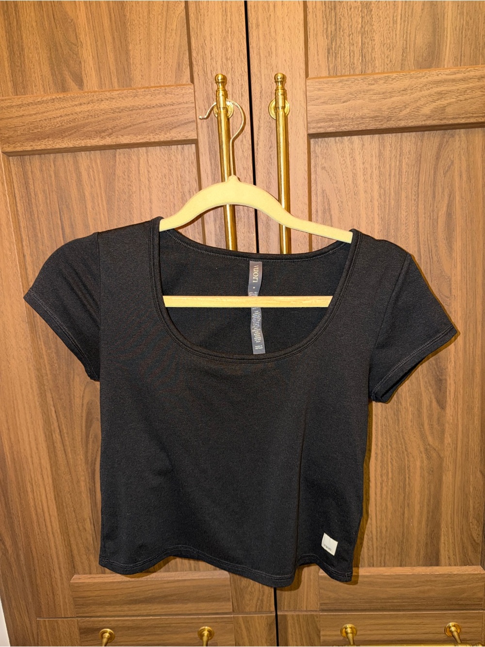 Vuori Black Crop Scoop Neck Top